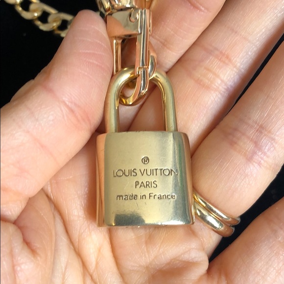 Louis Vuitton lock (come with generic chain necklace) - Picture 3 of 3